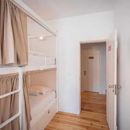 Albergue We F Tourists *