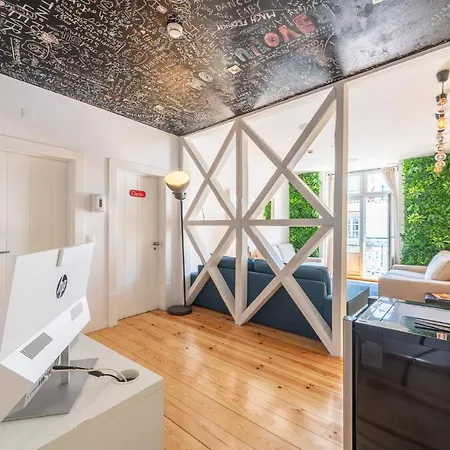 We F Tourists ליסבון