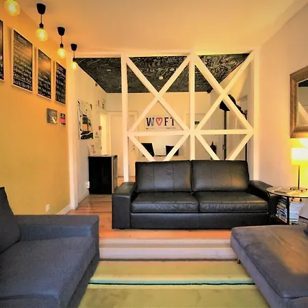 Hostel We F Tourists